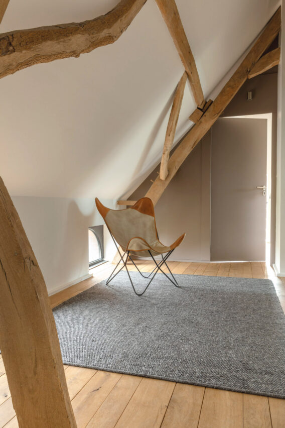 301 001 104 Charcoal decor